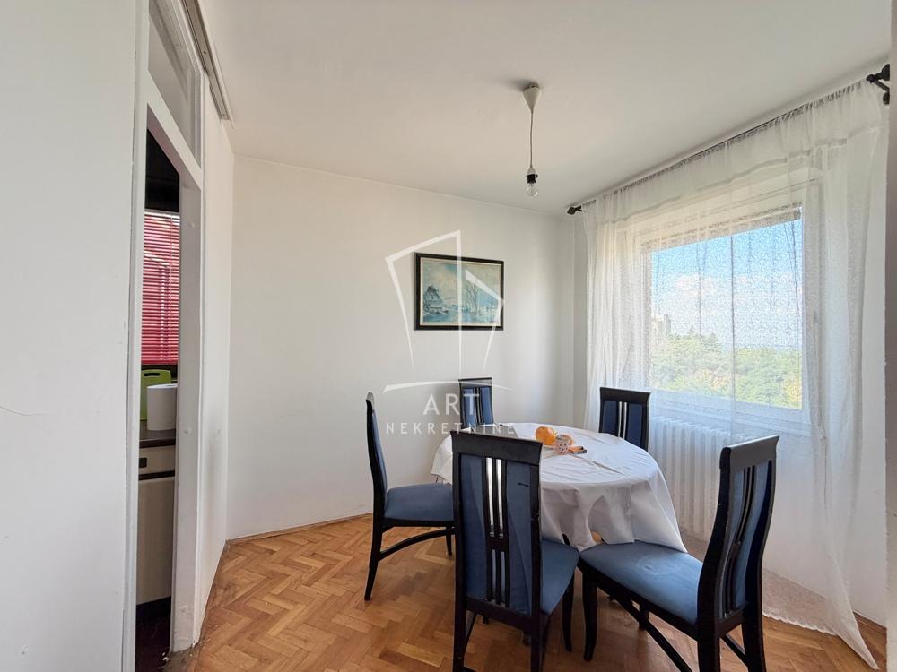 Stan na prodaju u Beogradu, Banovo brdo, cetvorosoban, 82m2, cena 295200 evra