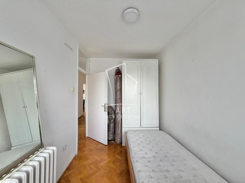 Stan na prodaju u Beogradu, Banovo brdo, cetvorosoban, 82m2, cena 295200 evra