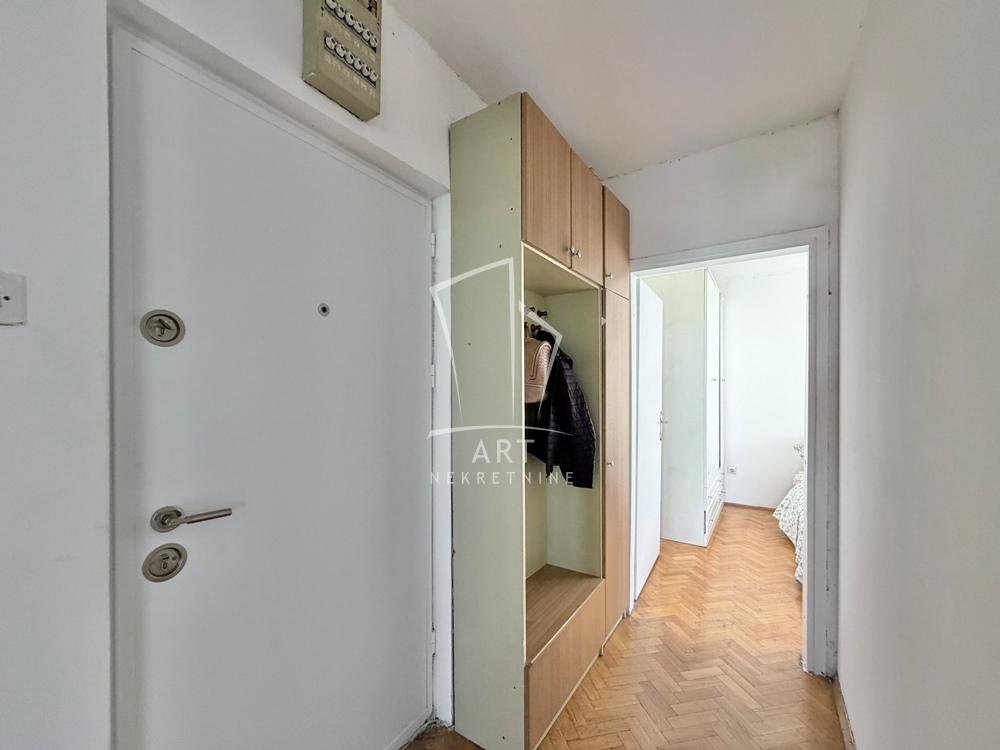 Stan na prodaju u Beogradu, Banovo brdo, cetvorosoban, 82m2, cena 295200 evra