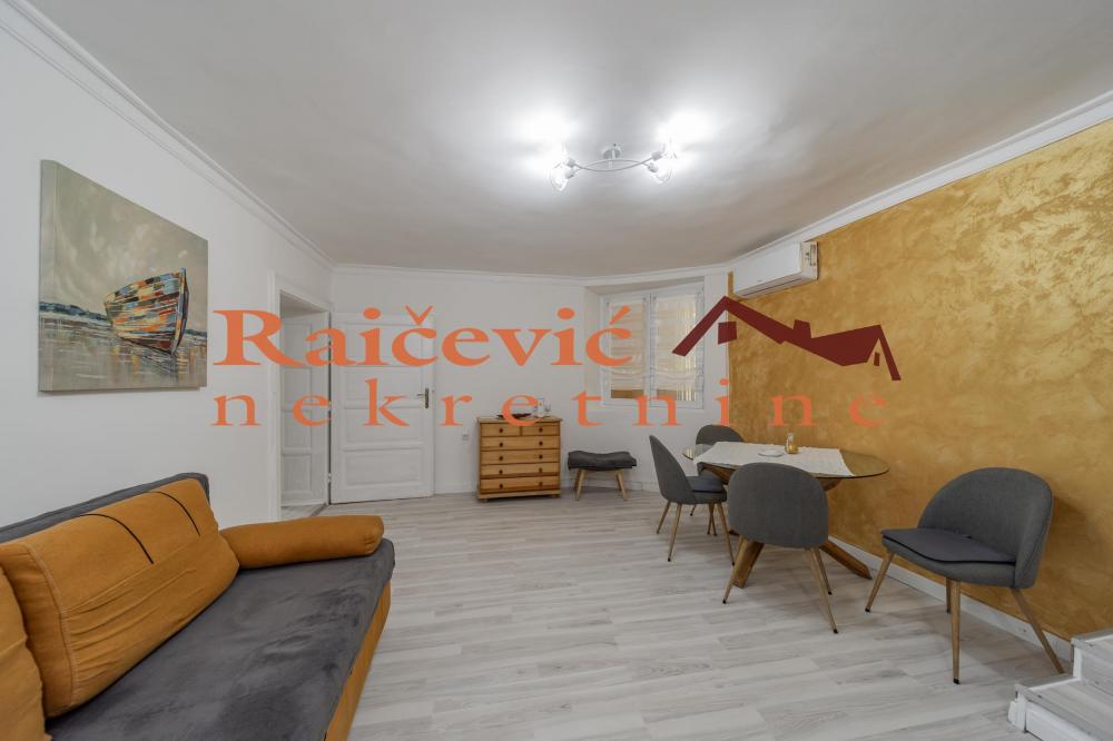 Stan na prodaju u Beogradu, Kalenić pijaca, jednoiposoban, 40m2, cena 197000 evra