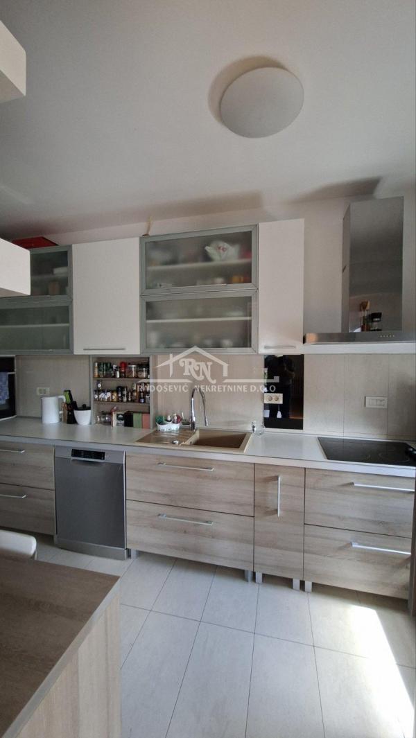 Stan na prodaju u Beogradu, Autokomanda, cetvorosoban, 127m2, cena 520000 evra