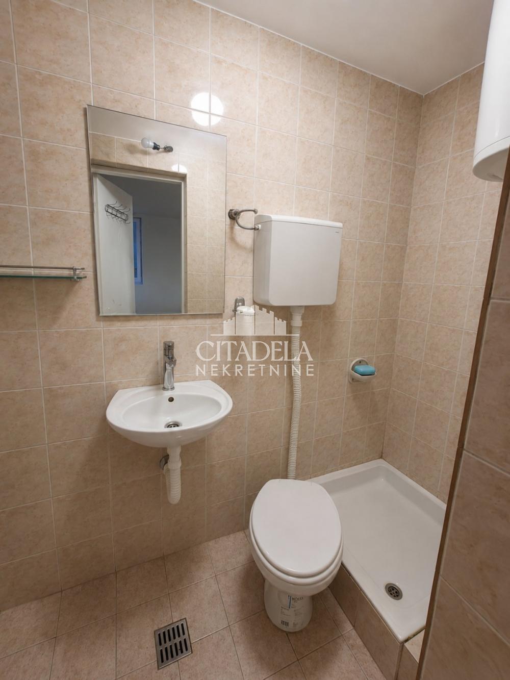 Stan na prodaju u Beogradu, Dedinje, jednoiposoban, 26m2, cena 87000 evra