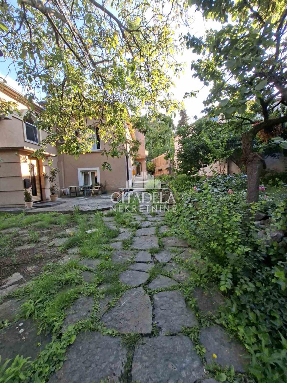 Stan na prodaju u Beogradu, Dedinje, jednoiposoban, 26m2, cena 87000 evra