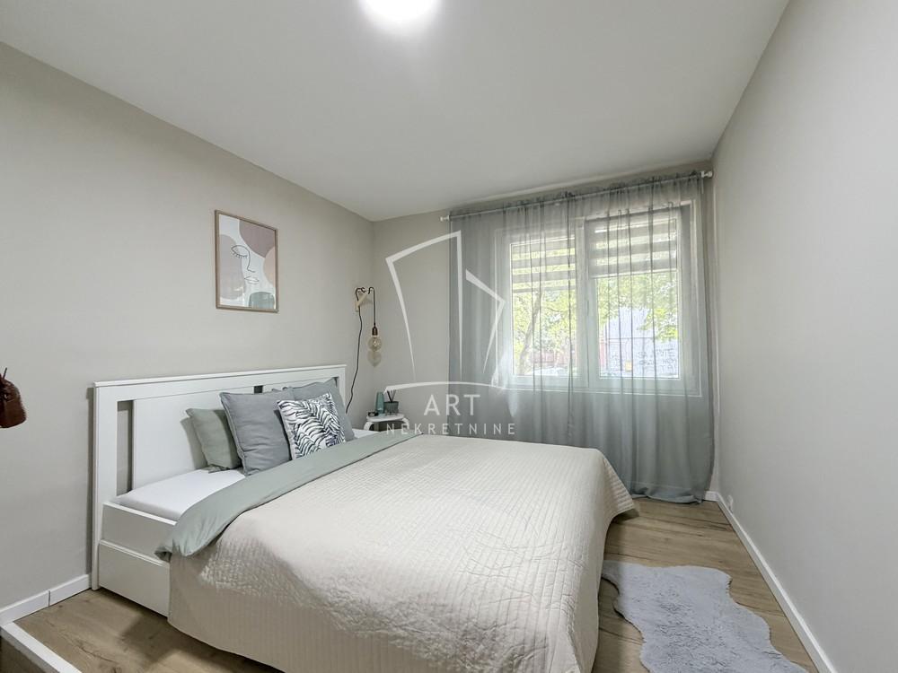 Stan na prodaju u Beogradu, Karaburma, dvoiposoban, 44m2, cena 165000 evra
