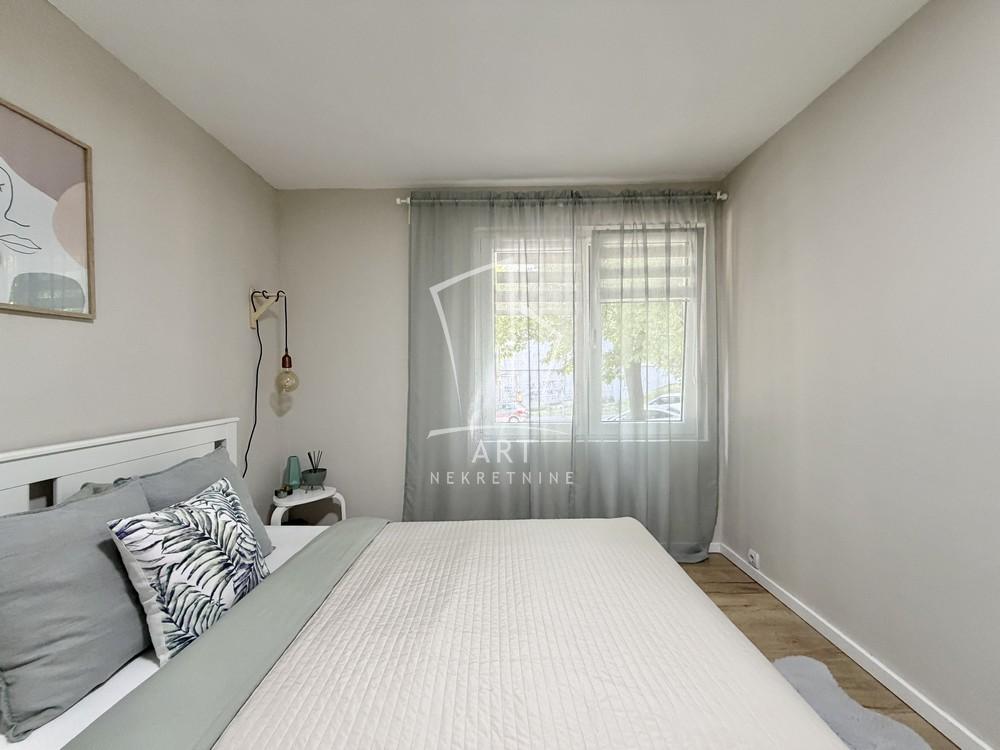 Stan na prodaju u Beogradu, Karaburma, dvoiposoban, 44m2, cena 165000 evra