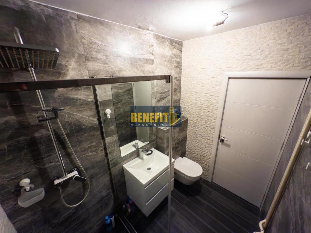 Stan na prodaju u Beogradu, Vukov spomenik, dvoiposoban, 61m2, cena 239000 evra