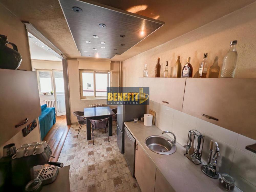 Stan na prodaju u Beogradu, Vukov spomenik, dvoiposoban, 61m2, cena 239000 evra