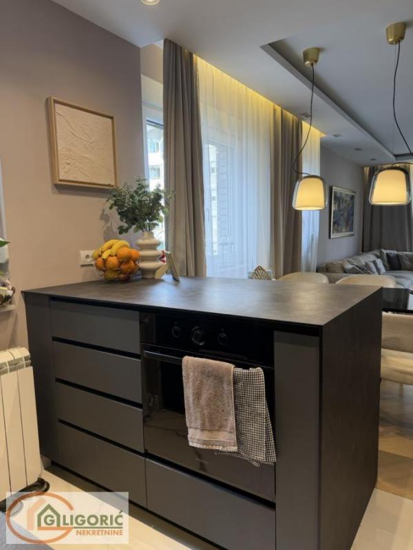 Stan na prodaju u Beogradu, Beograd (centar), trosoban, 87m2, cena 368000 evra