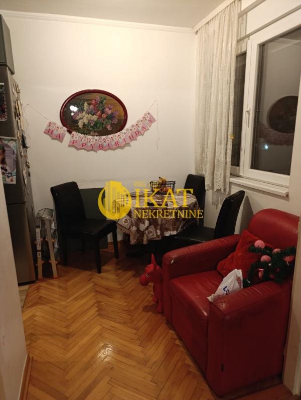 Stan na prodaju u Beogradu, Karaburma, trosoban, 80m2, cena 160000 evra