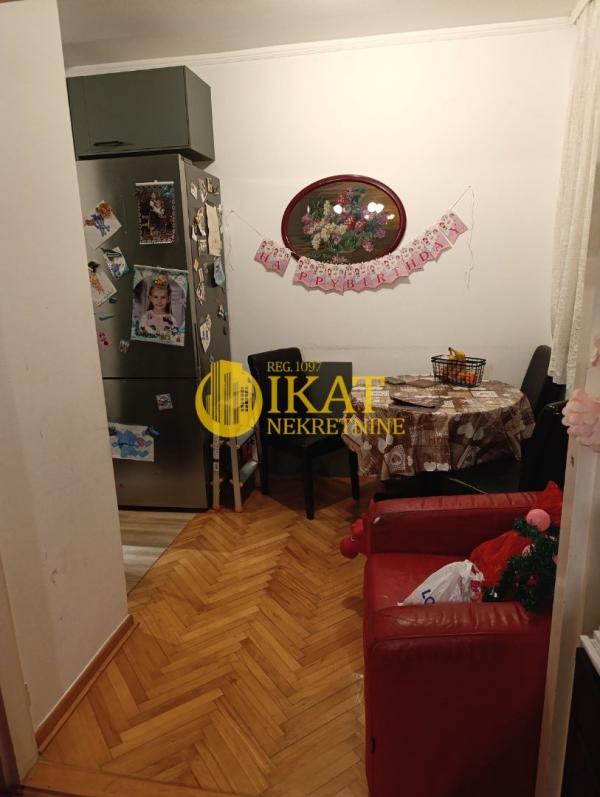 Stan na prodaju u Beogradu, Karaburma, trosoban, 80m2, cena 160000 evra