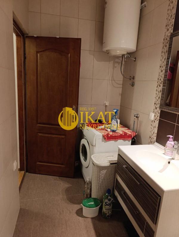 Stan na prodaju u Beogradu, Karaburma, trosoban, 80m2, cena 160000 evra