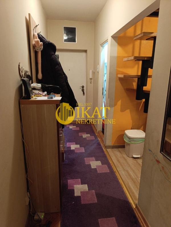 Stan na prodaju u Beogradu, Karaburma, trosoban, 80m2, cena 160000 evra