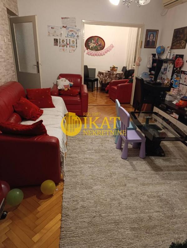 Stan na prodaju u Beogradu, Karaburma, trosoban, 80m2, cena 160000 evra