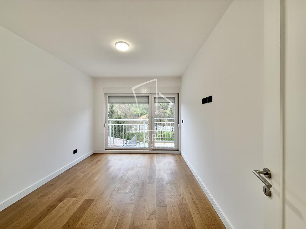 Stan na prodaju u Beogradu, Dedinje, trosoban, 144m2, cena 430000 evra