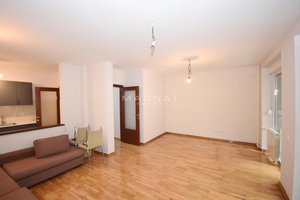 Stan na prodaju u Beogradu, Vračar (Hram), trosoban, 77m2, cena 259000 evra