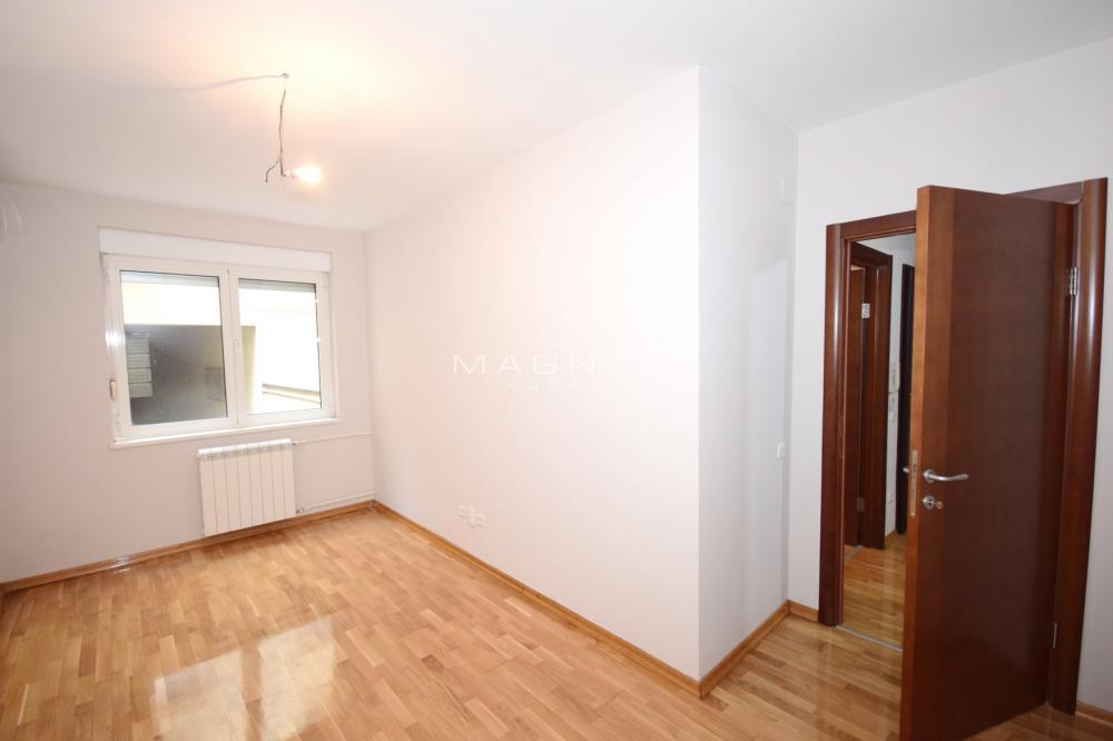 Stan na prodaju u Beogradu, Vračar (Hram), trosoban, 77m2, cena 259000 evra
