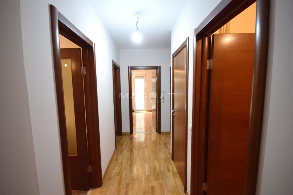 Stan na prodaju u Beogradu, Vračar (Hram), trosoban, 77m2, cena 259000 evra
