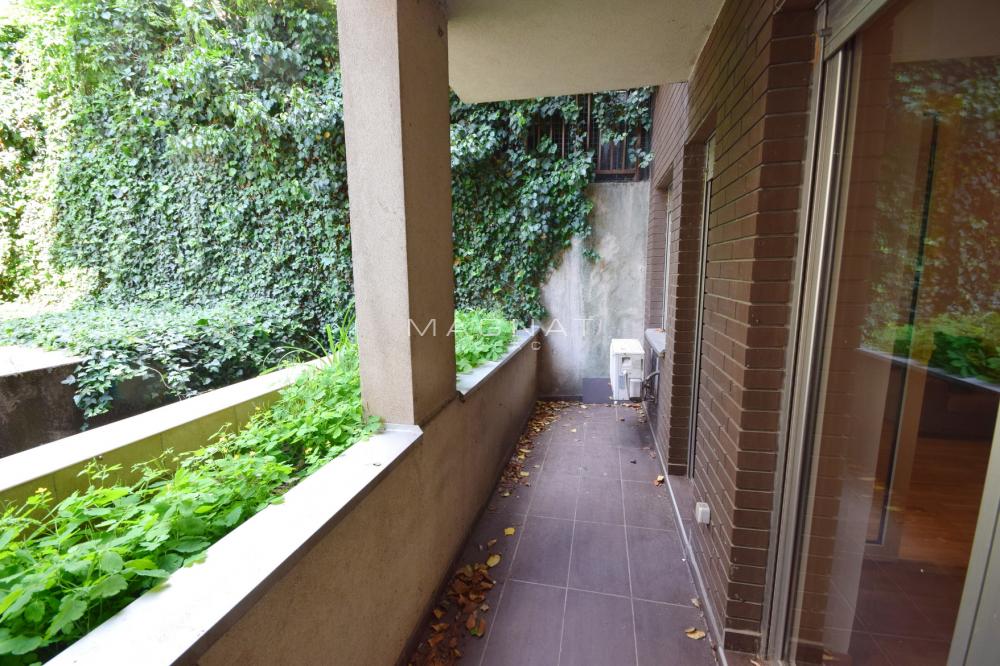 Stan na prodaju u Beogradu, Vračar (Hram), trosoban, 77m2, cena 259000 evra