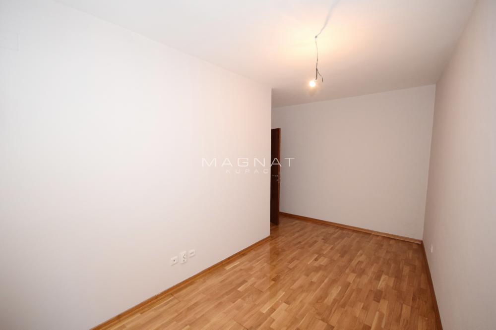 Stan na prodaju u Beogradu, Vračar (Hram), trosoban, 77m2, cena 259000 evra