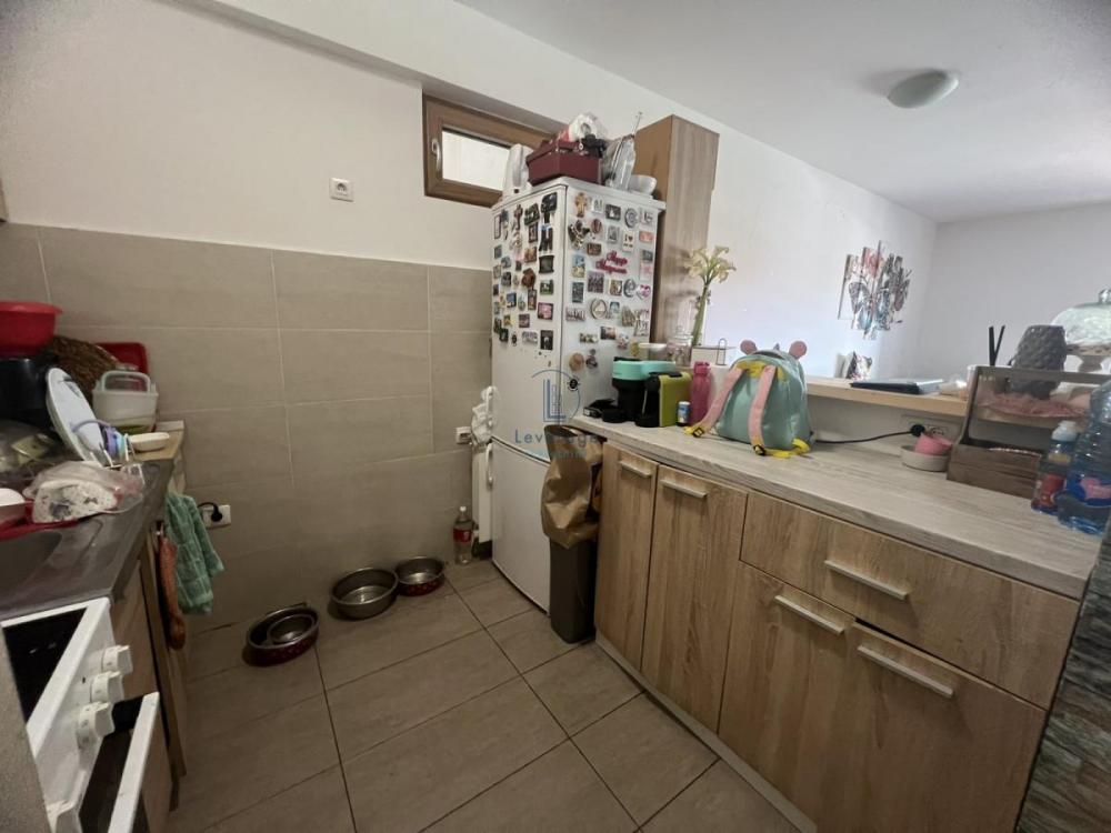 Stan na prodaju u Beogradu, Zemun, trosoban, 75m2, cena 275000 evra