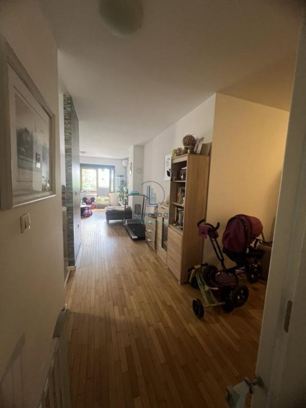 Stan na prodaju u Beogradu, Zemun, trosoban, 75m2, cena 275000 evra
