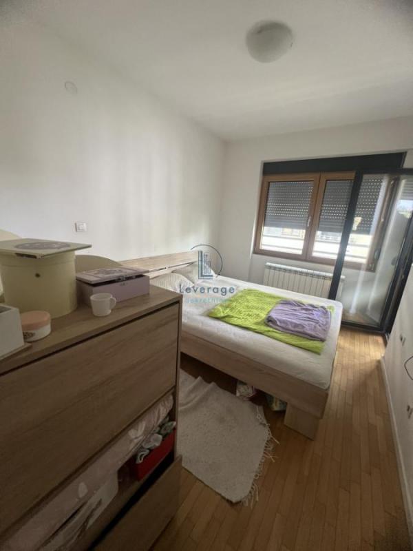 Stan na prodaju u Beogradu, Zemun, trosoban, 75m2, cena 275000 evra