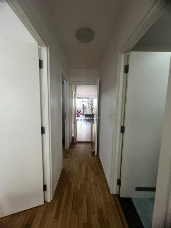 Stan na prodaju u Beogradu, Zemun, trosoban, 75m2, cena 275000 evra