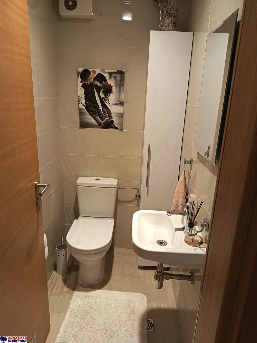 Stan na prodaju u Beogradu, Zemun, trosoban, 68m2, cena 280000 evra