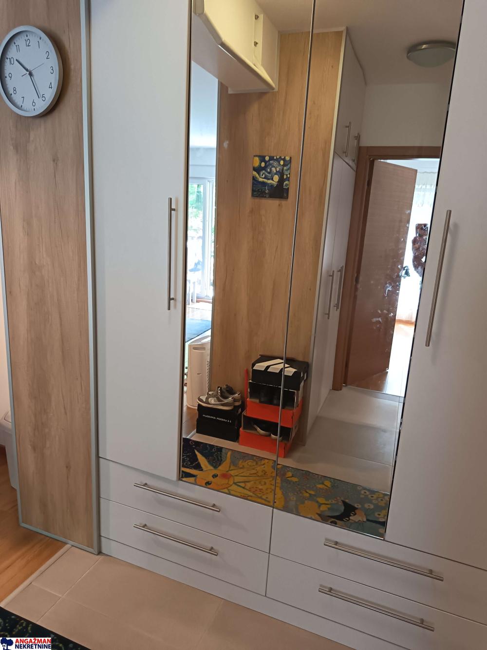 Stan na prodaju u Beogradu, Zemun, trosoban, 68m2, cena 280000 evra