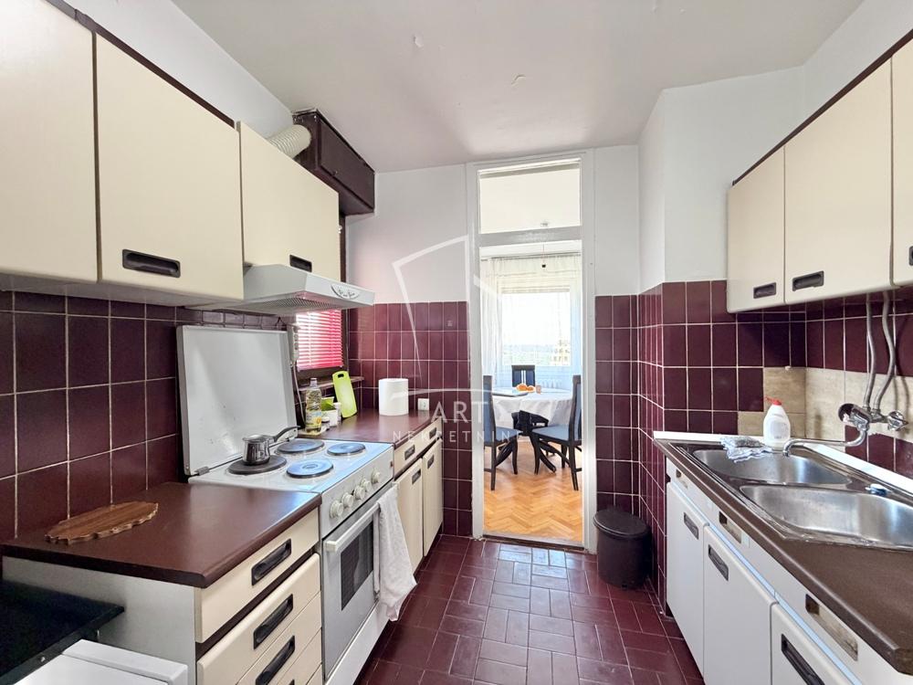 Stan na prodaju u Beogradu, Banovo brdo, cetvorosoban, 82m2, cena 295200 evra