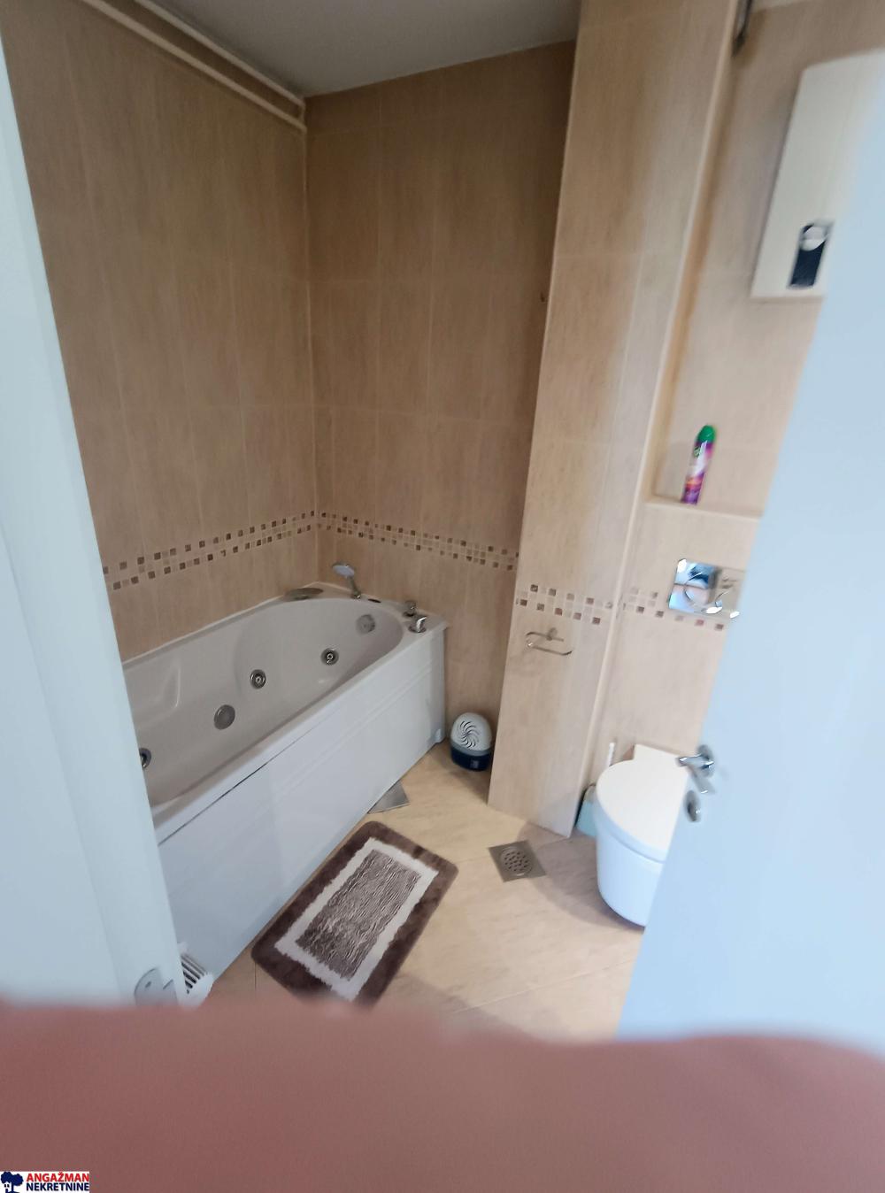 Stan na prodaju u Beogradu, Karađorđev park, cetvorosoban, 139m2, cena 450000 evra