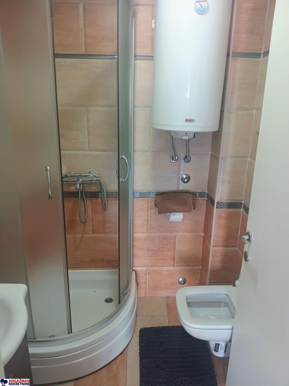 Stan na prodaju u Beogradu, Karađorđev park, cetvorosoban, 139m2, cena 450000 evra