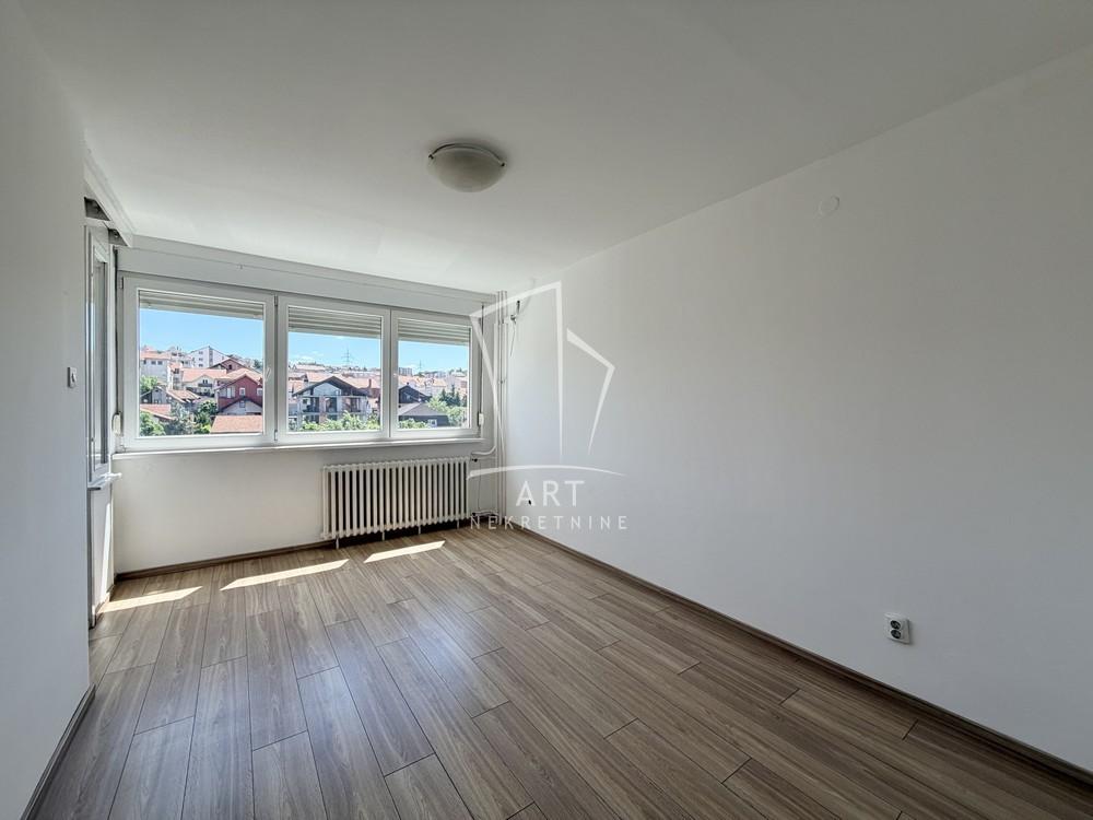 Stan na prodaju u Beogradu, Voždovac, trosoban, 73m2, cena 210000 evra