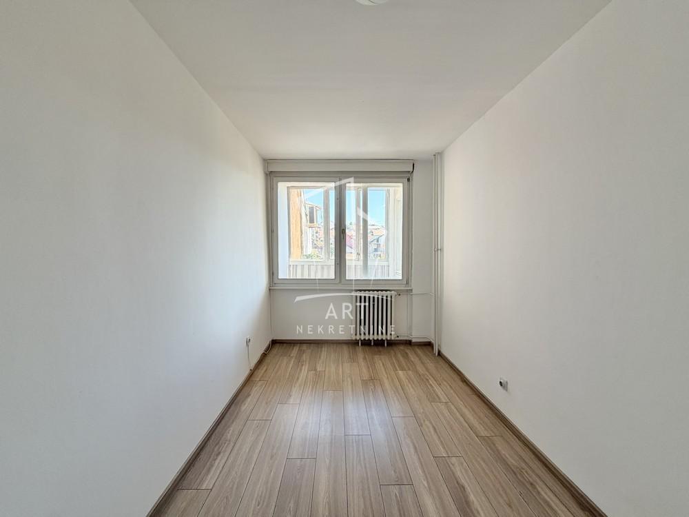Stan na prodaju u Beogradu, Voždovac, trosoban, 73m2, cena 210000 evra