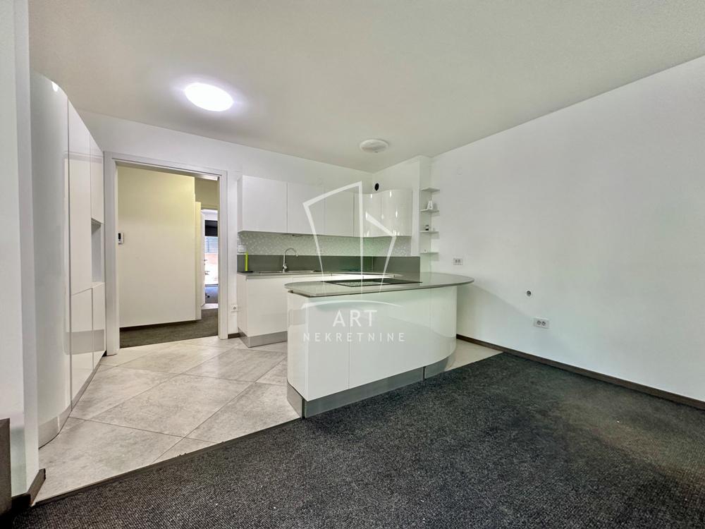 Stan na prodaju u Beogradu, Banovo brdo, troiposoban, 126m2, cena 349000 evra
