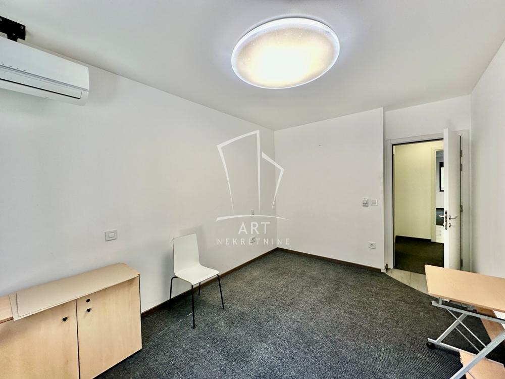 Stan na prodaju u Beogradu, Banovo brdo, troiposoban, 126m2, cena 349000 evra