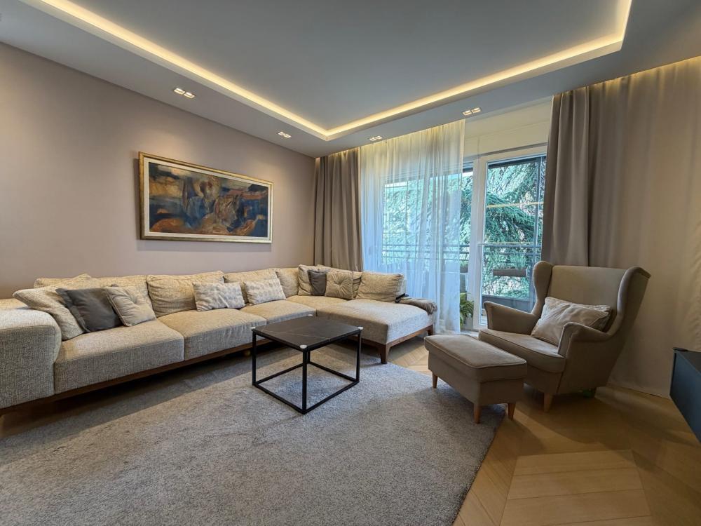 Stan na prodaju u Beogradu, Dedinje, trosoban, 87m2, cena 368000 evra