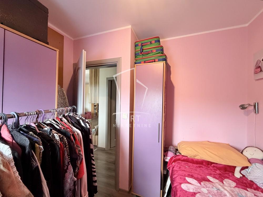 Stan na prodaju u Beogradu, Petlovo brdo, troiposoban, 72m2, cena 180000 evra