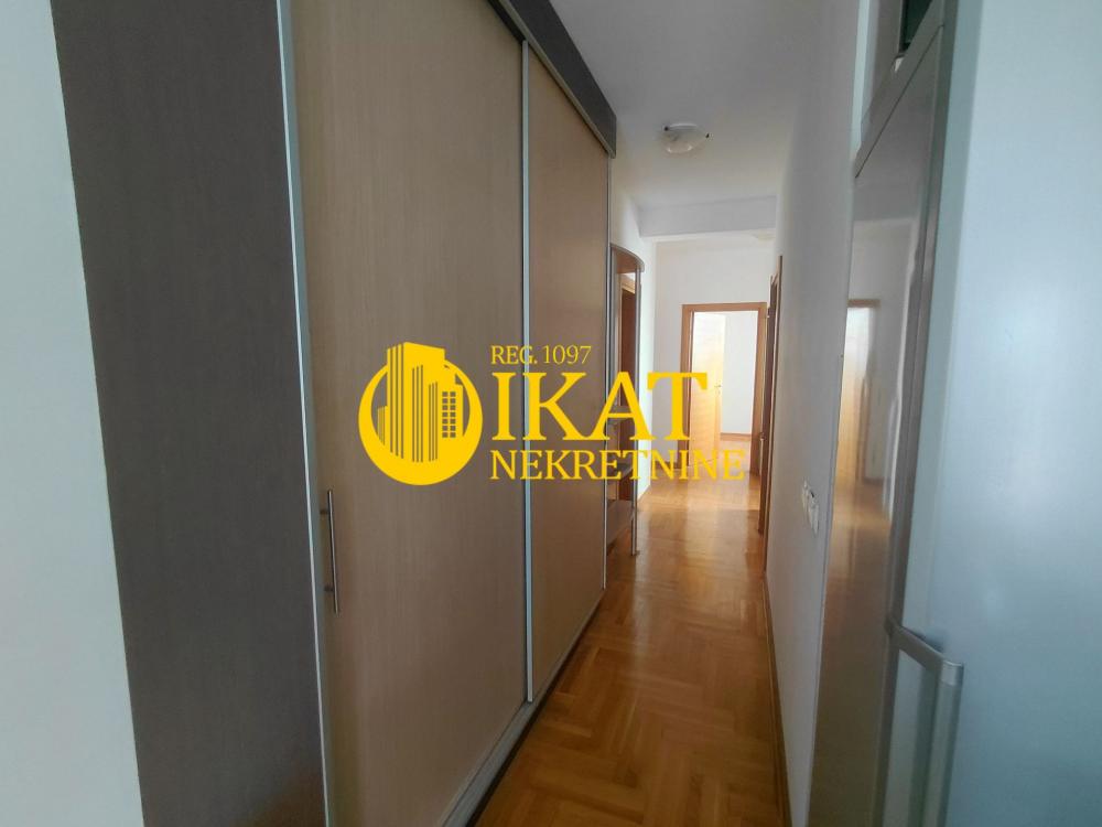 Stan na prodaju u Beogradu, Crveni Krst, dvoiposoban, 57m2, cena 248500 evra