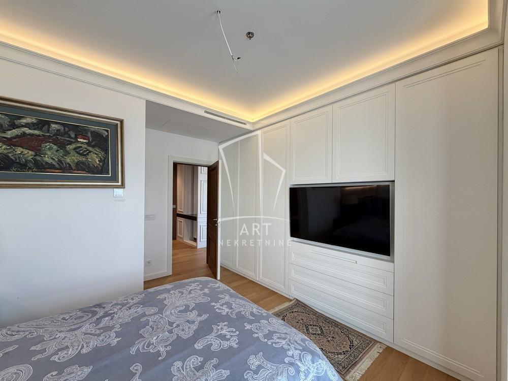 Stan na prodaju u Beogradu, Novi Beograd, trosoban, 95m2, cena 550000 evra