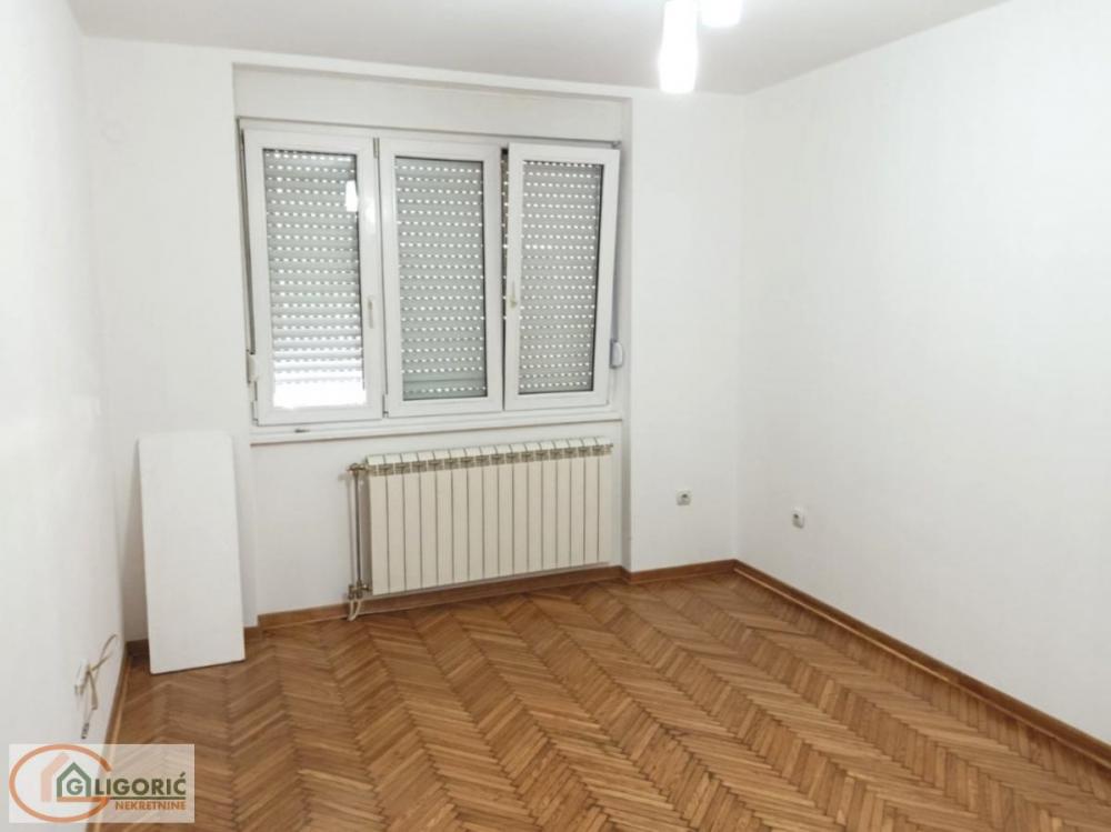 Stan na prodaju u Beogradu, Crveni Krst, trosoban, 66m2, cena 228000 evra