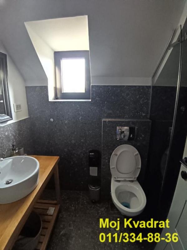 Stan na prodaju u Beogradu, Zemun centar, cetvorosoban, 109m2, cena 350000 evra