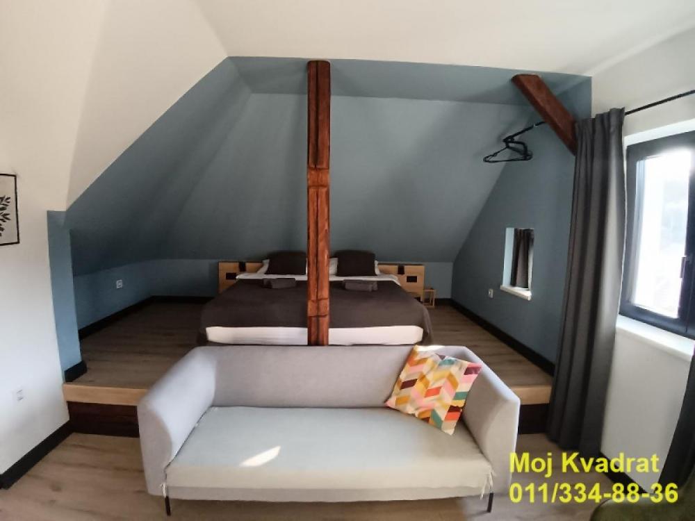 Stan na prodaju u Beogradu, Zemun centar, cetvorosoban, 109m2, cena 350000 evra
