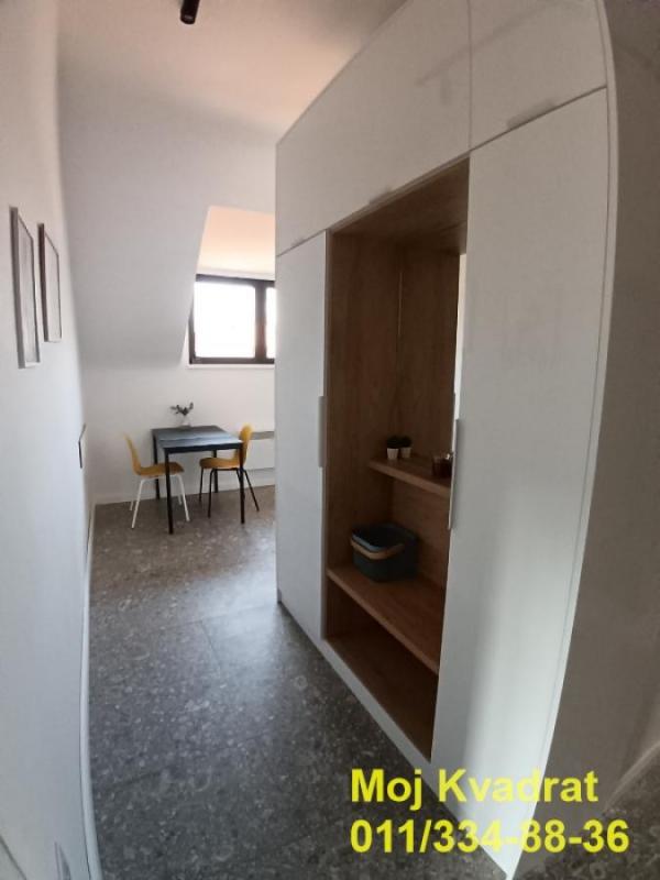 Stan na prodaju u Beogradu, Zemun centar, cetvorosoban, 109m2, cena 350000 evra