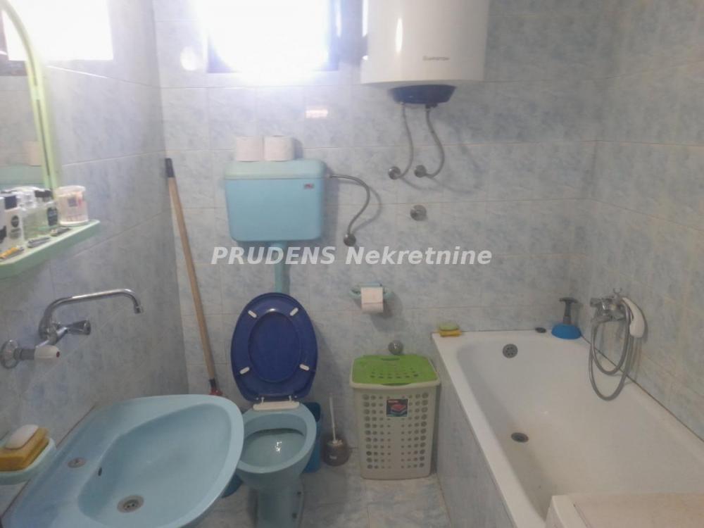 Stan na prodaju u Beogradu, Surčin, dvoiposoban, 63m2, cena 105000 evra