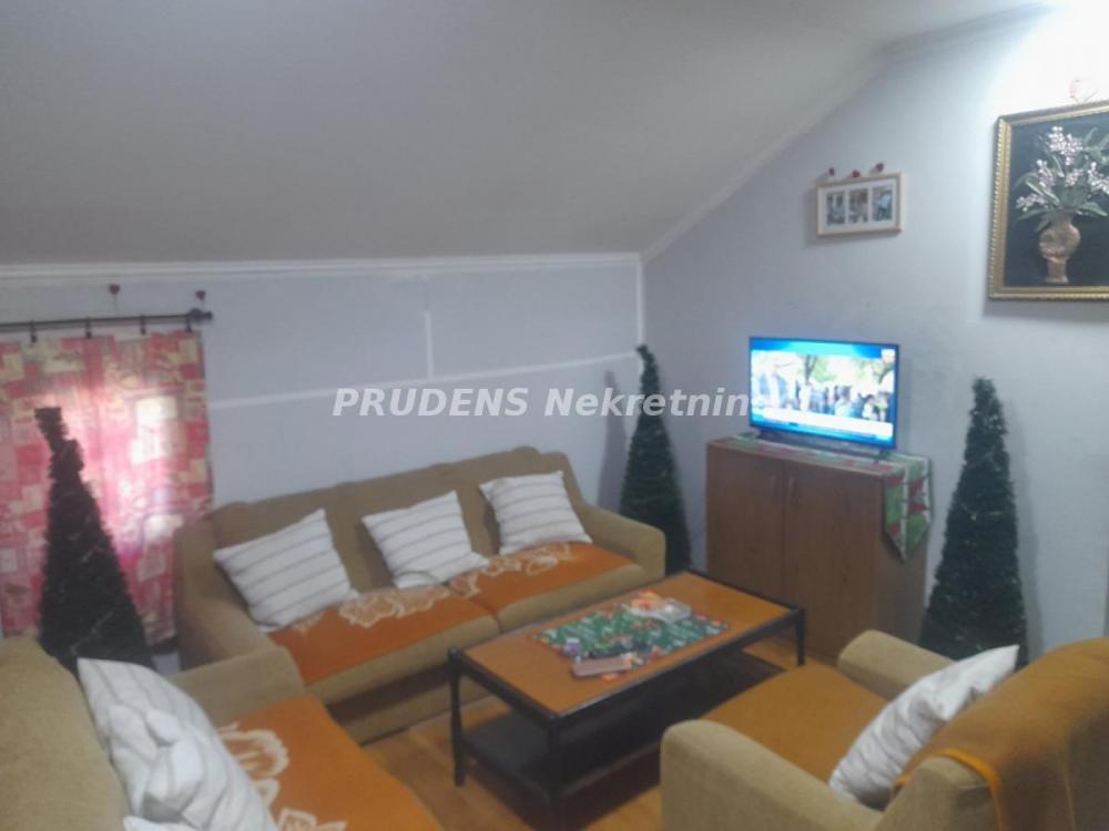 Stan na prodaju u Beogradu, Surčin, dvoiposoban, 63m2, cena 105000 evra