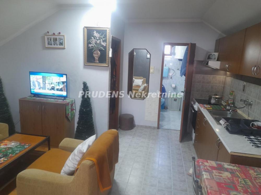 Stan na prodaju u Beogradu, Surčin, dvoiposoban, 63m2, cena 105000 evra