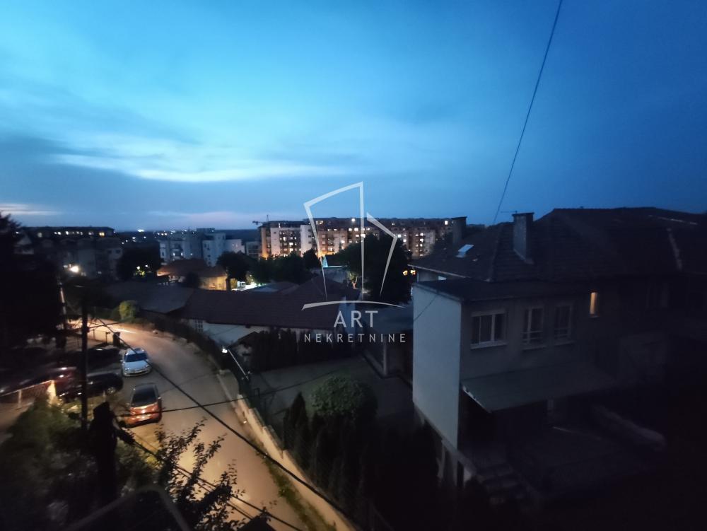 Stan na prodaju u Beogradu, Karaburma, trosoban, 45m2, cena 115000 evra