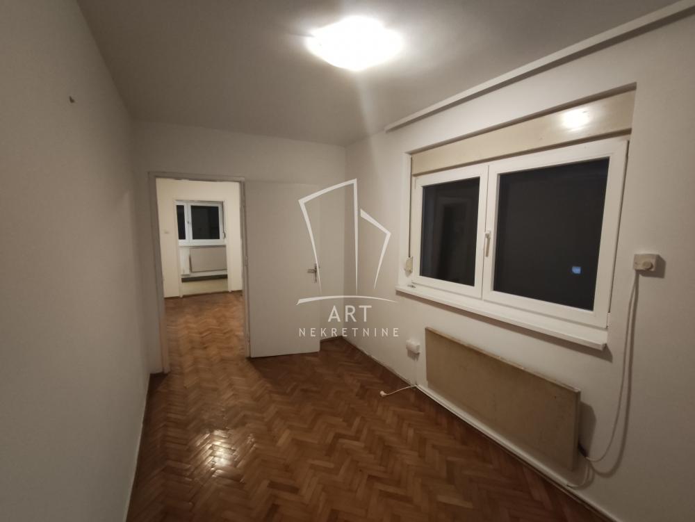 Stan na prodaju u Beogradu, Karaburma, trosoban, 45m2, cena 115000 evra
