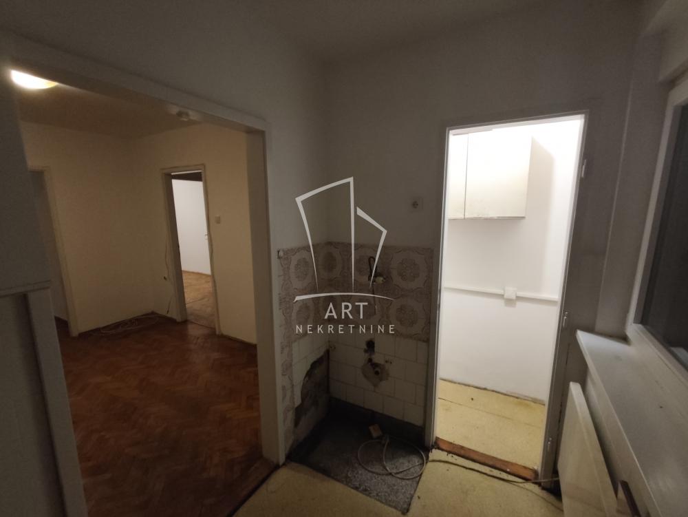 Stan na prodaju u Beogradu, Karaburma, trosoban, 45m2, cena 115000 evra